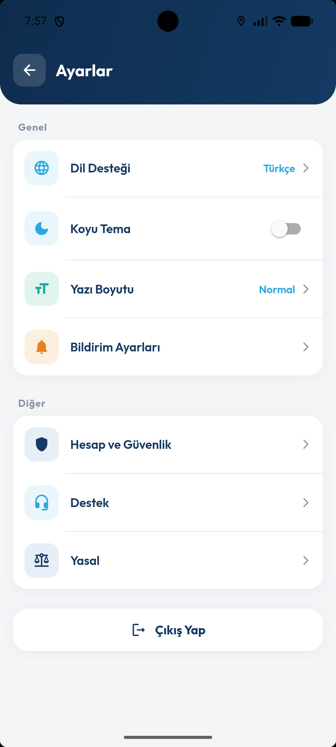 Ayarlar ekranı — dil desteği, koyu tema, yazı boyutu ve bildirim ayarları